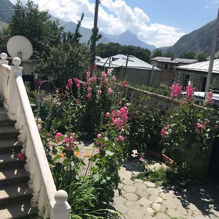 Nino'S Guest House Kazbegi Bagian luar foto